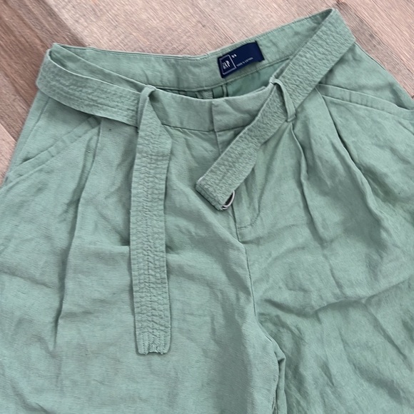 Gap safe green high waisted bermuda shorts, size 4 linen blend - Picture 2 of 6